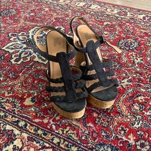 Black poppy wedges